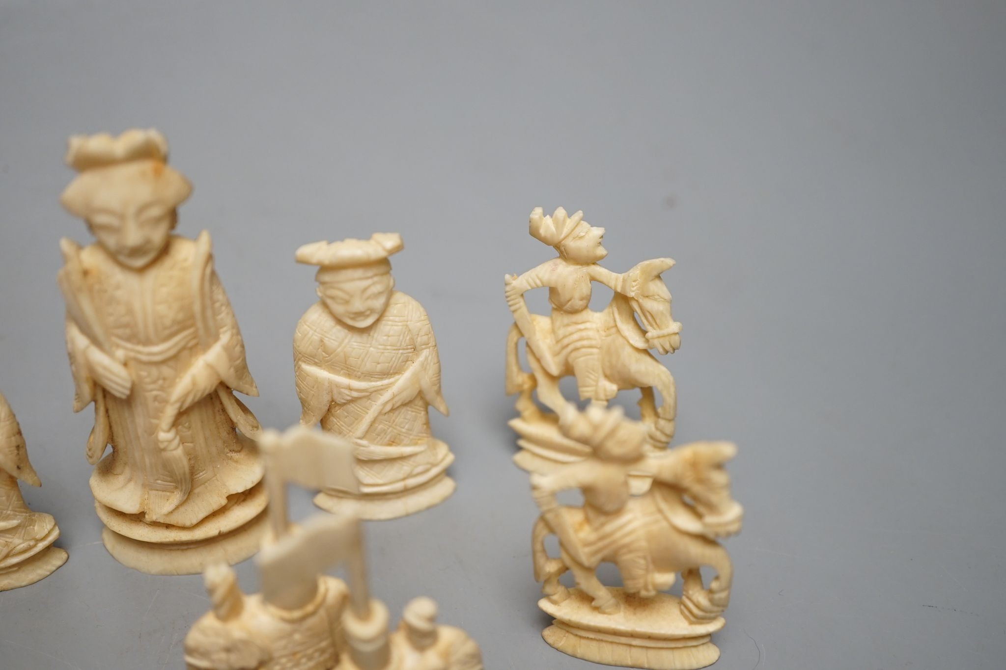 A Chinese bone chess set, Kings 9cm